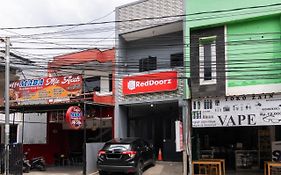 Reddoorz Near Rs Sari Asih Cipondoh